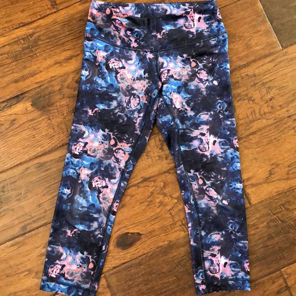 Lululemon wonder under crop size 6